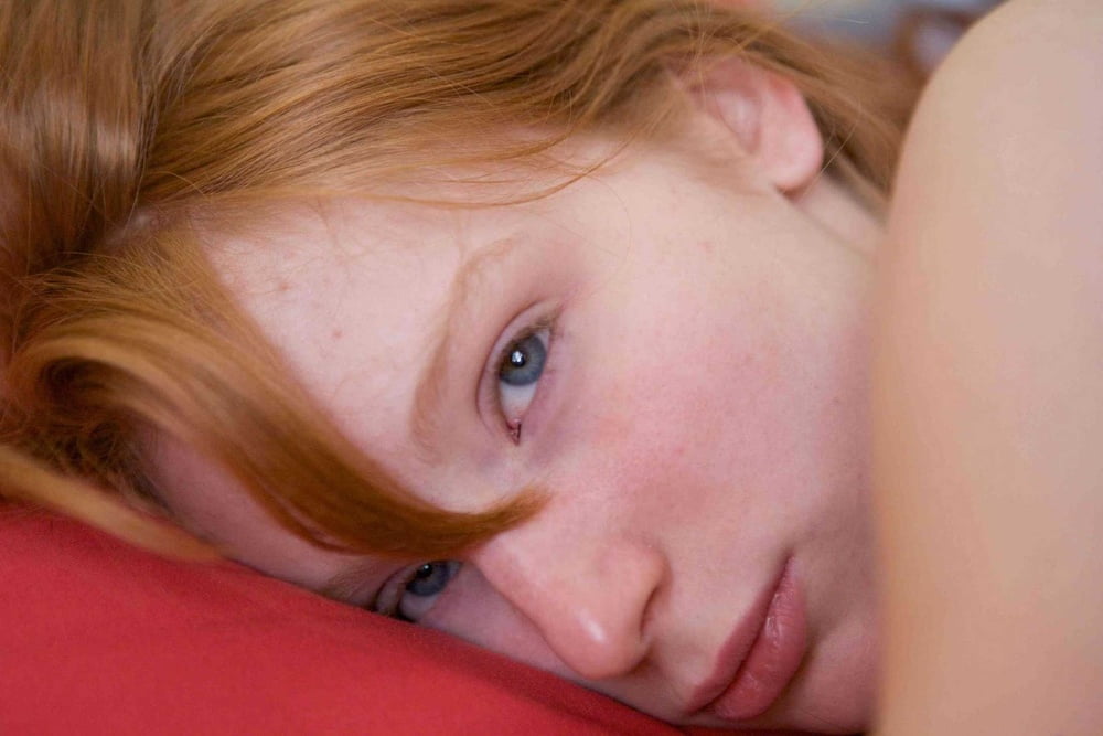 Heiße schlanke Redhead Webslut liebt es, sich zu entblößen
 #88352379