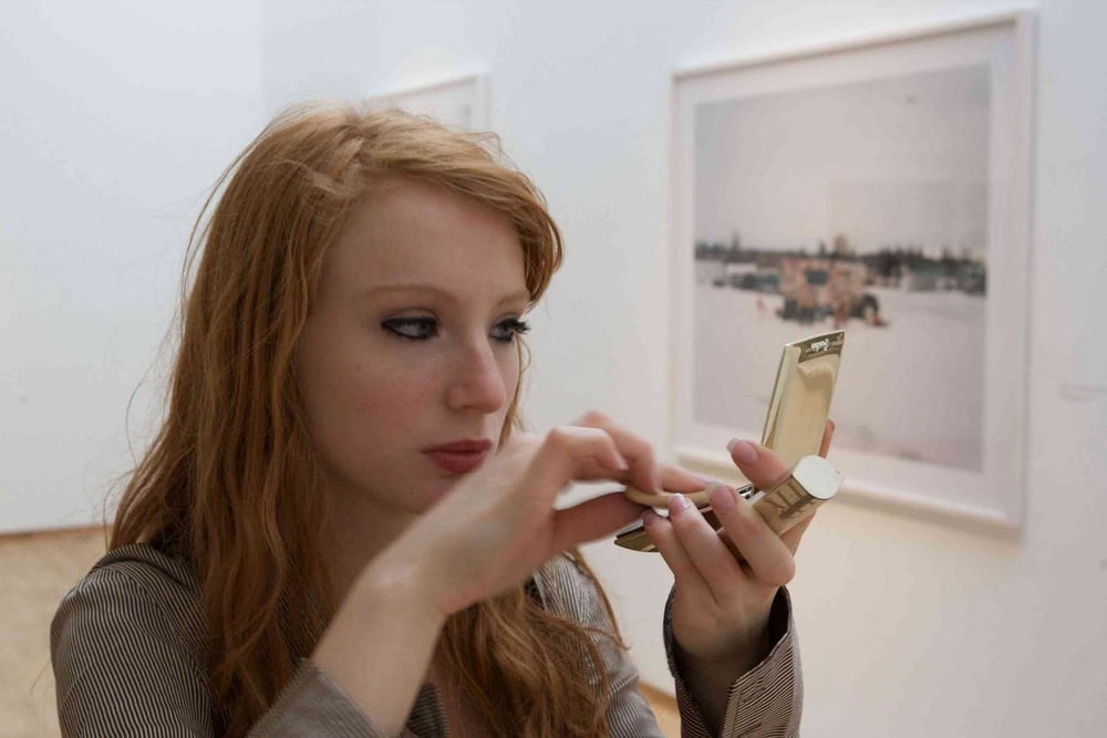 Heiße schlanke Redhead Webslut liebt es, sich zu entblößen
 #88352409