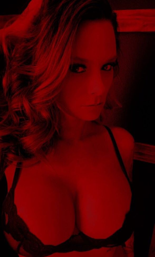 Chroniclesofatiredassmom desnuda #108270898