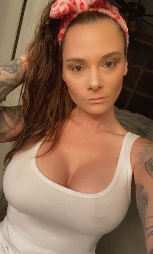 Chroniclesofatiredassmom desnuda #108270975