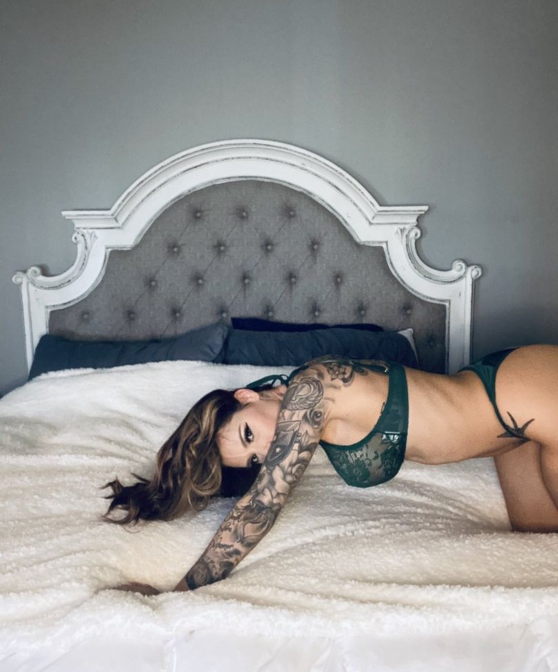 Chroniclesofatiredassmom desnuda #108271053