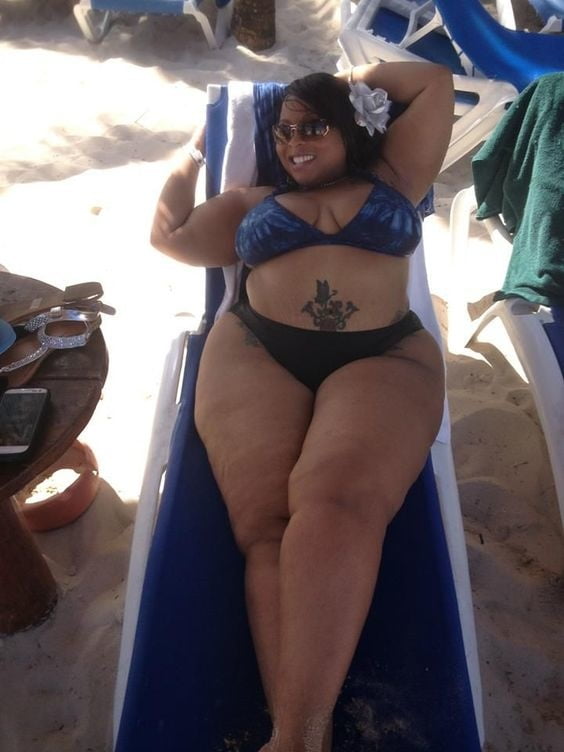 Caderas anchas de las mujeres 326
 #104275800