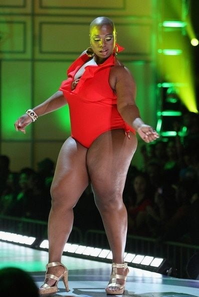 Caderas anchas de las mujeres 326
 #104275804