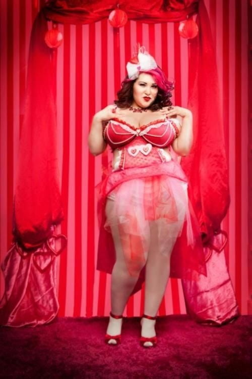 Caderas anchas de las mujeres 326
 #104275808