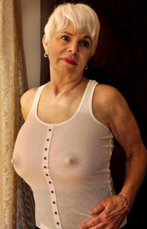 Mezcla de milf y gilf
 #94208487