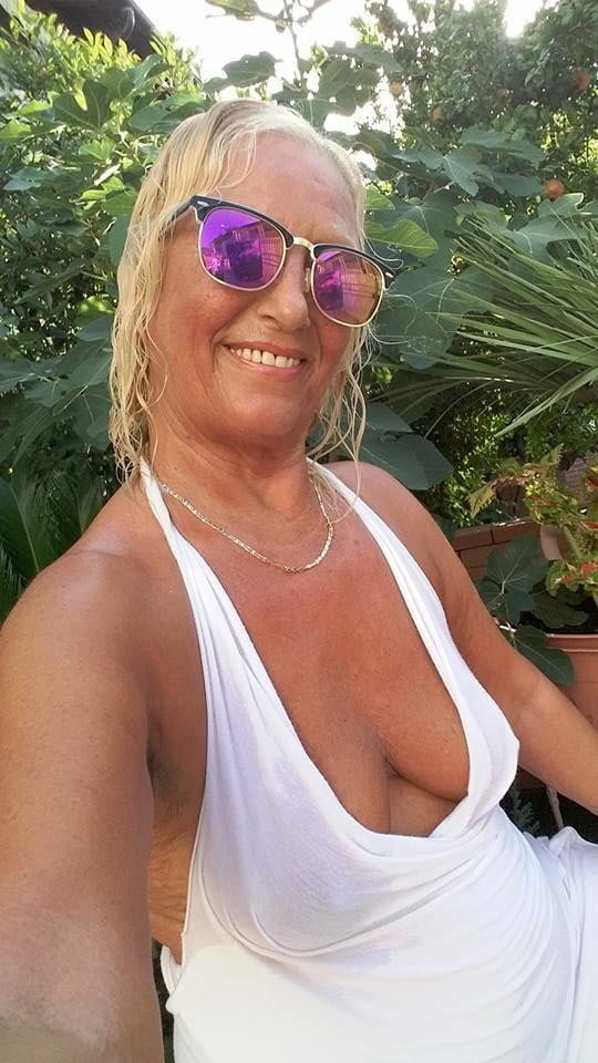 Mezcla de milf y gilf
 #94208516