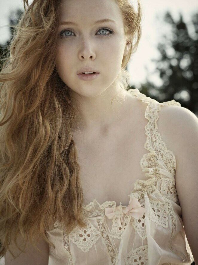 Molly Quinn desnuda #109805642