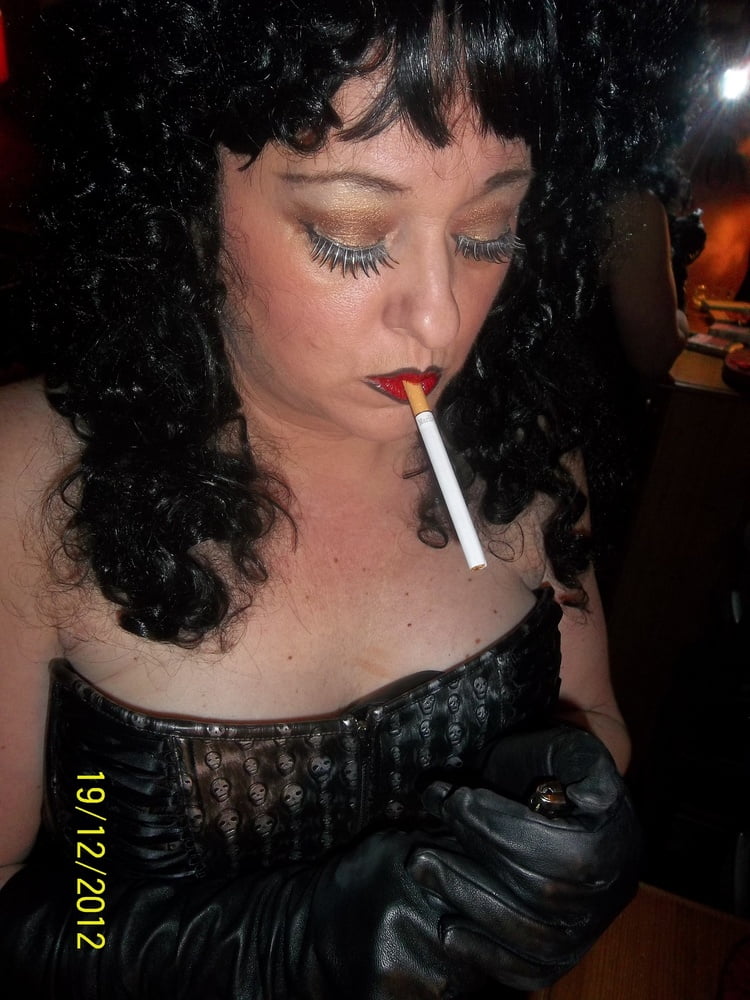 Shirley che fuma il sesso dello sperma
 #106649730