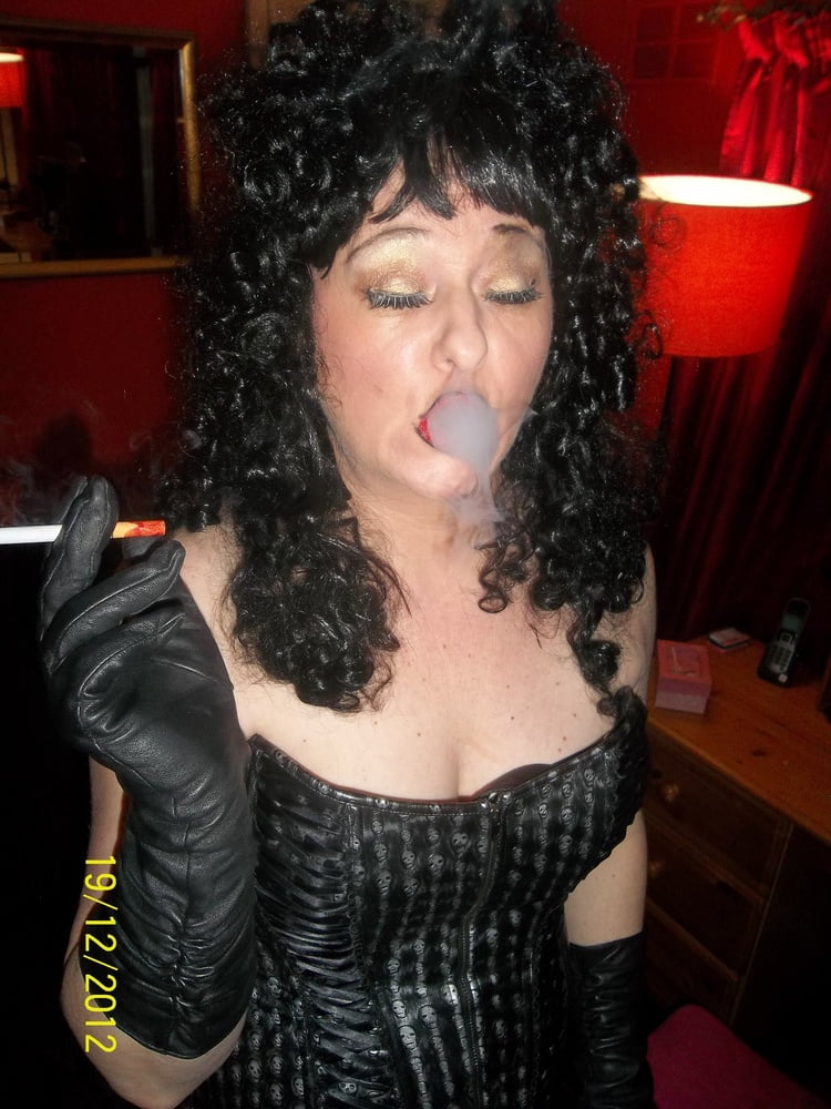Shirley che fuma il sesso dello sperma
 #106649739