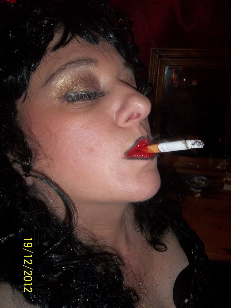 Shirley che fuma il sesso dello sperma
 #106649760