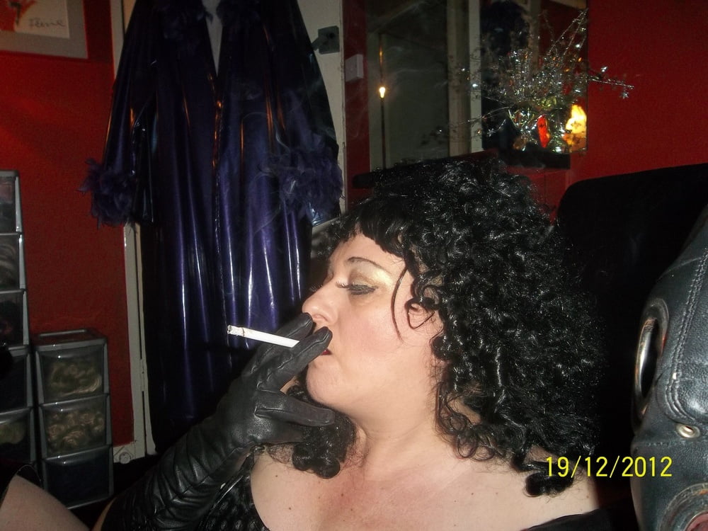 Shirley che fuma il sesso dello sperma
 #106649823