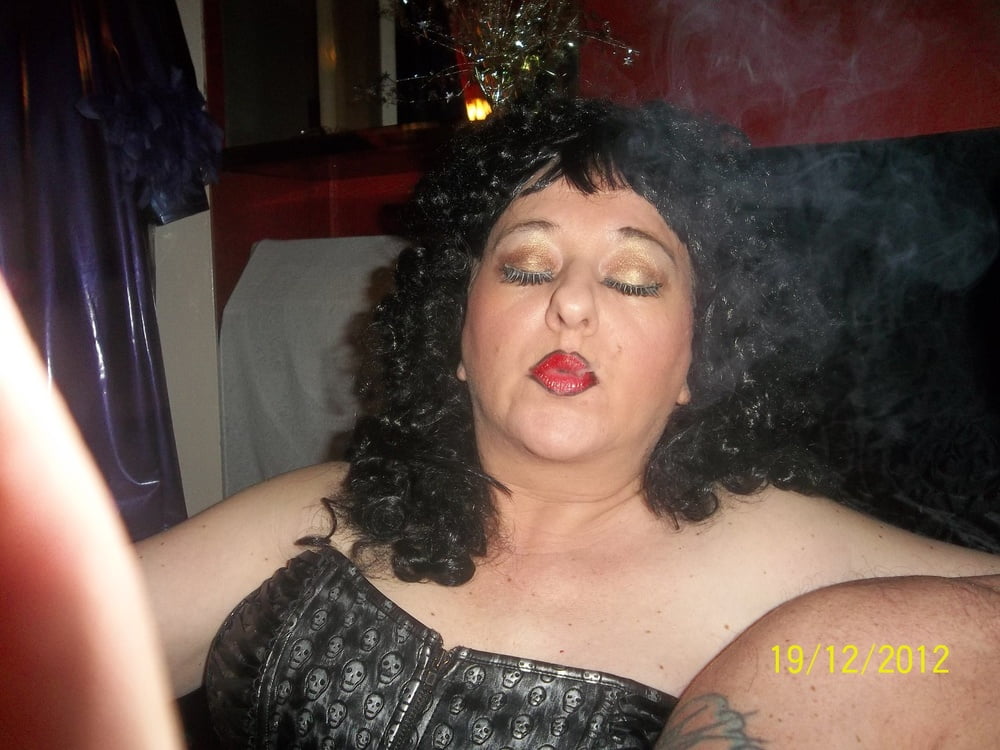 Shirley che fuma il sesso dello sperma
 #106649828
