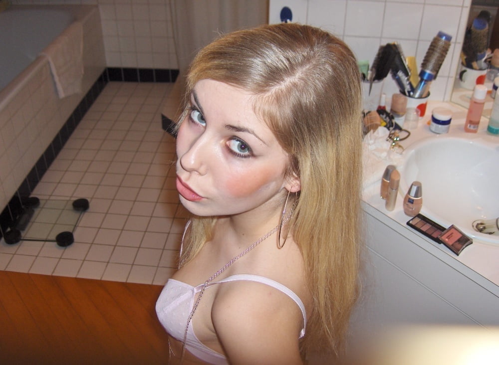 Und schon ist die Schlampe im Netz #88193381