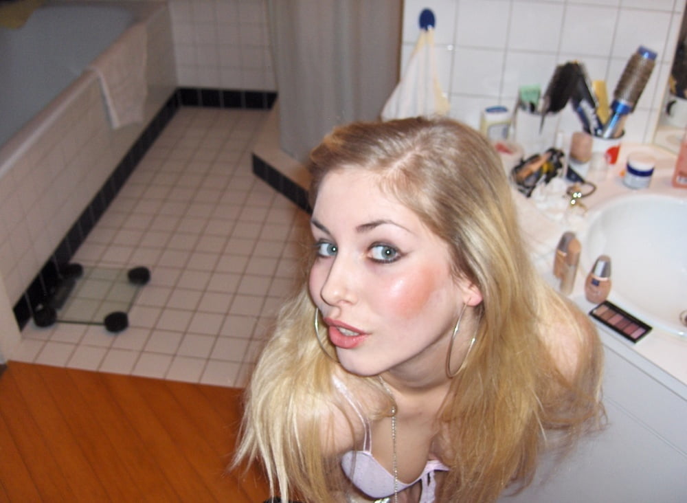 Und schon ist die Schlampe im Netz #88193393