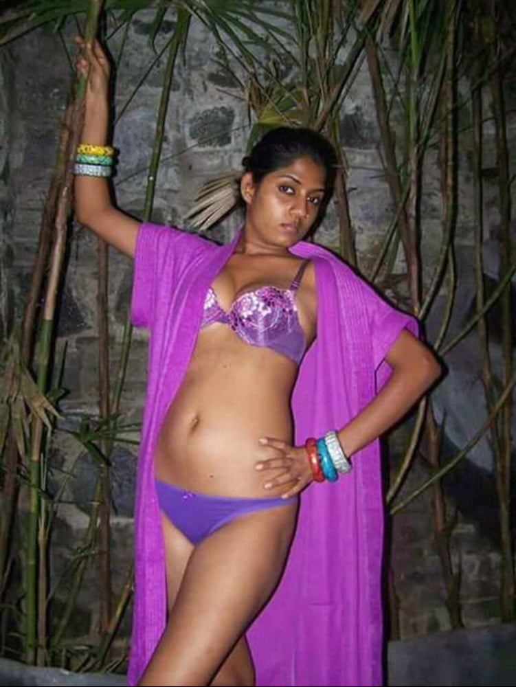 Busty femme indienne exposée
 #81224518