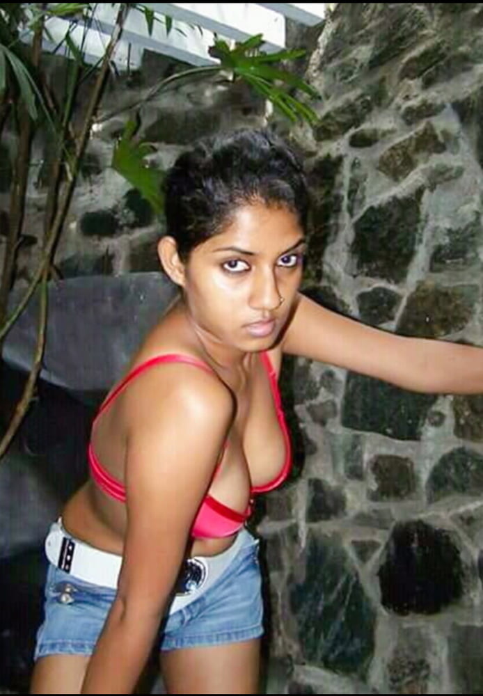 Busty femme indienne exposée
 #81224806