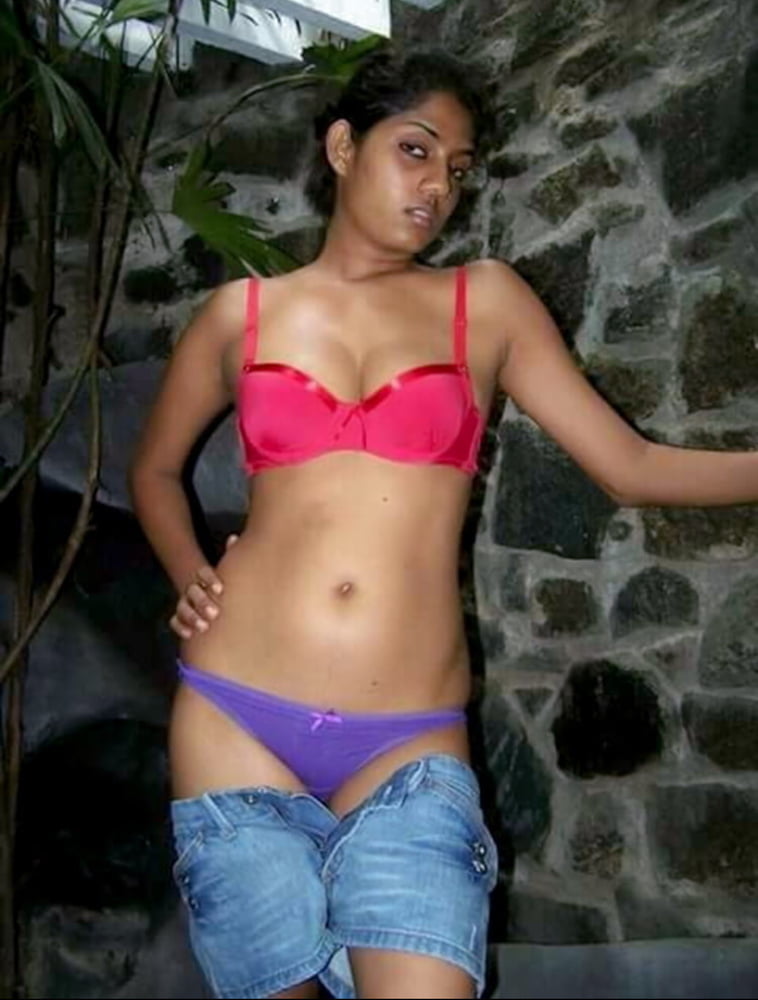 Busty femme indienne exposée
 #81224863