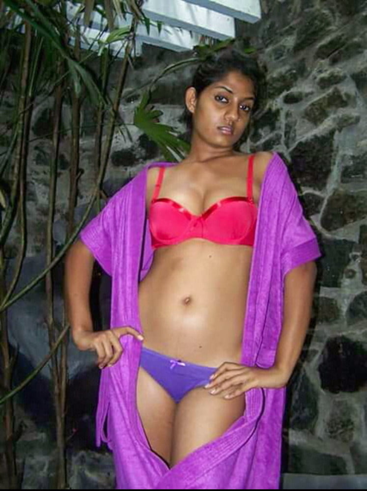 Busty femme indienne exposée
 #81224872