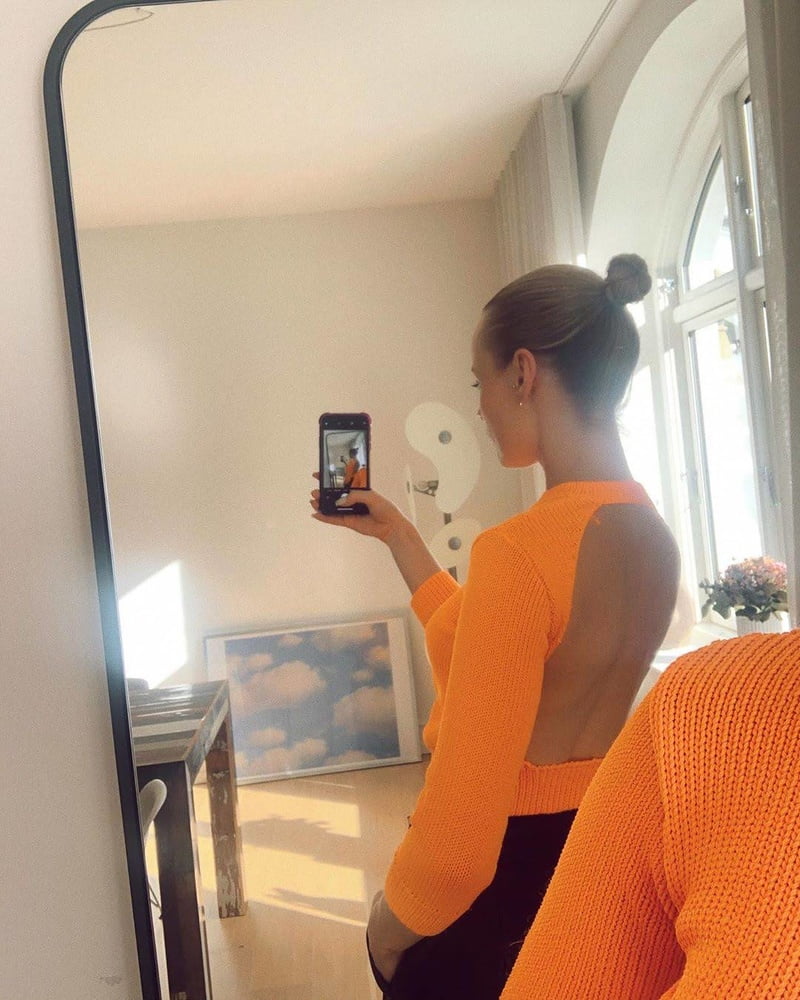 Backless Selfies #100592196