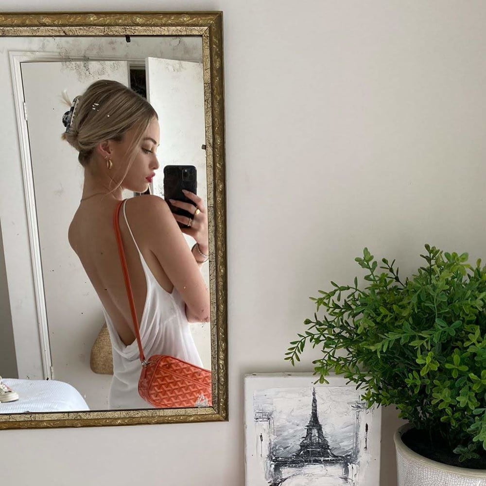 Backless Selfies #100592209