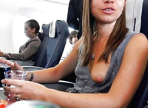Brueste im Flugzeug zeigen #93160660