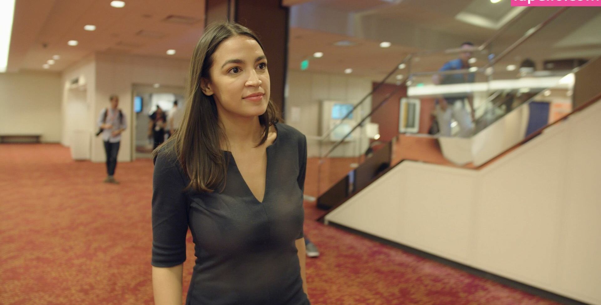 Alexandra Ocasio-Cortez desnuda #109146058