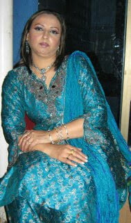 Pakistanische Tante Shabana
 #89241315