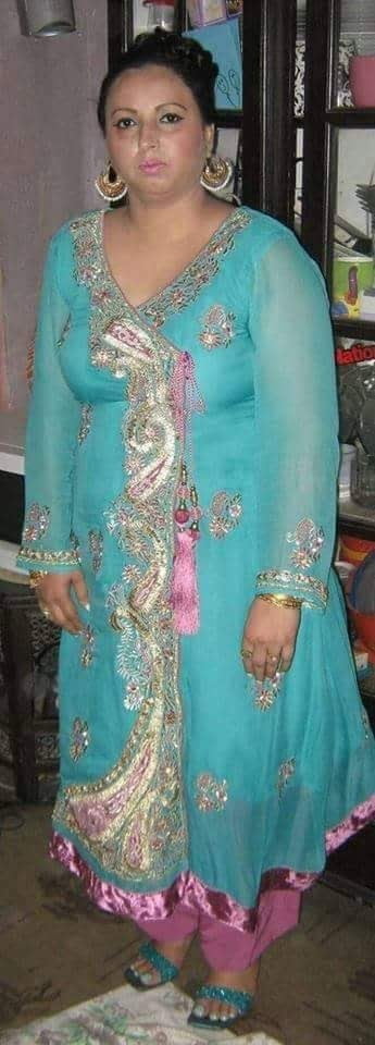 Pakistanische Tante Shabana
 #89241318