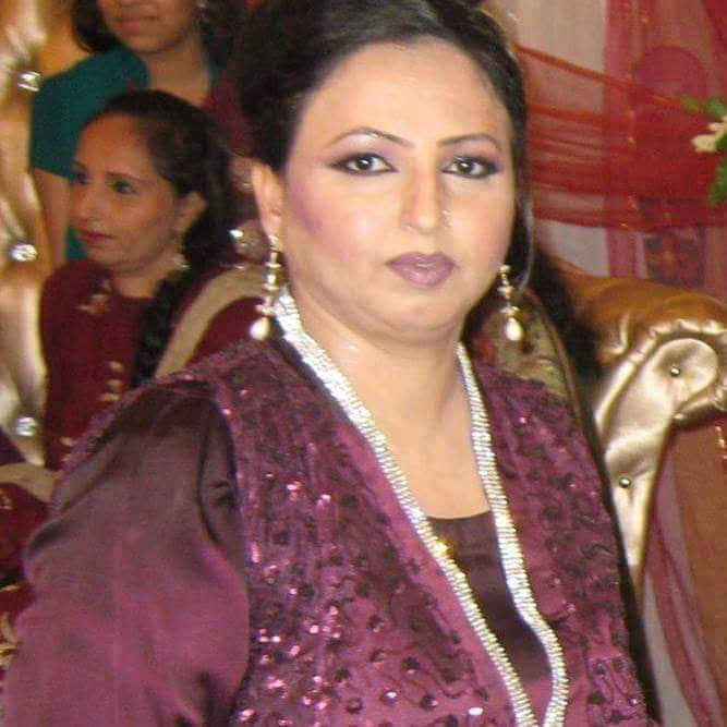 Pakistanische Tante Shabana
 #89241321