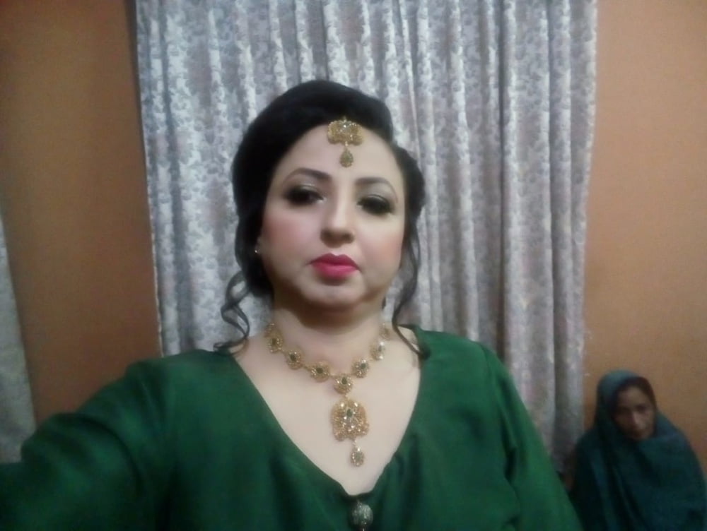 Pakistanische Tante Shabana
 #89241336