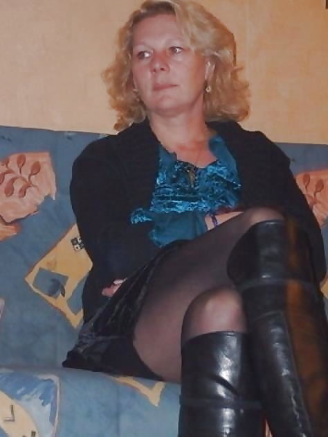 Milfs & gilfs con botas no.57
 #99779425