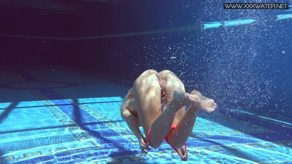 Mary Kalisy Pt.1 Underwater Swimming Pool Erotics #106622504
