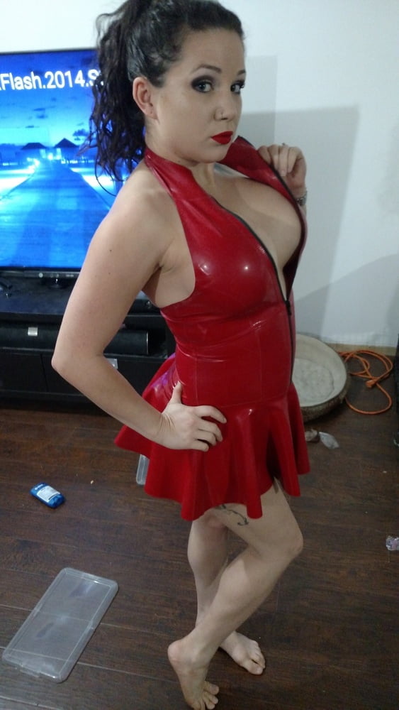 Amateur de latex et selfie 114
 #80447679