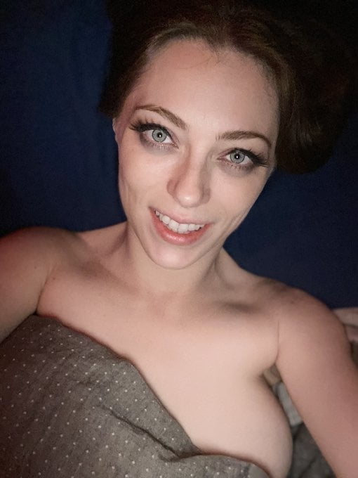 Arielleaurora #80486076