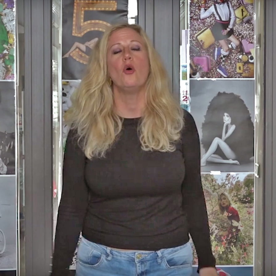 Sie war mal sehr geil
 #80786971