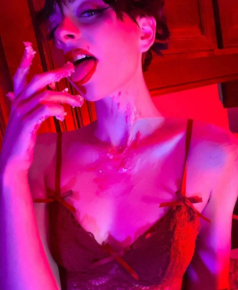 Flickerspark desnuda #107876353