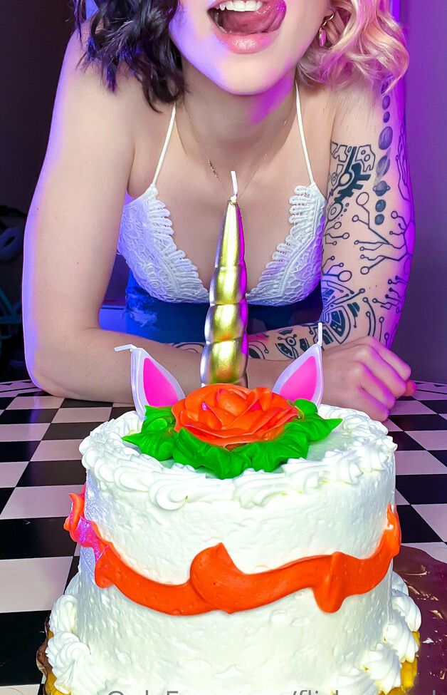 Flickerspark desnuda #107876394