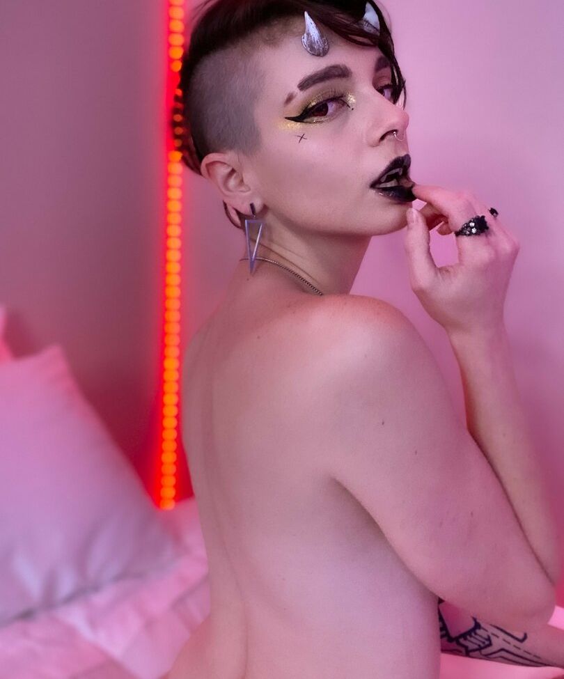 Flickerspark desnuda #107876560