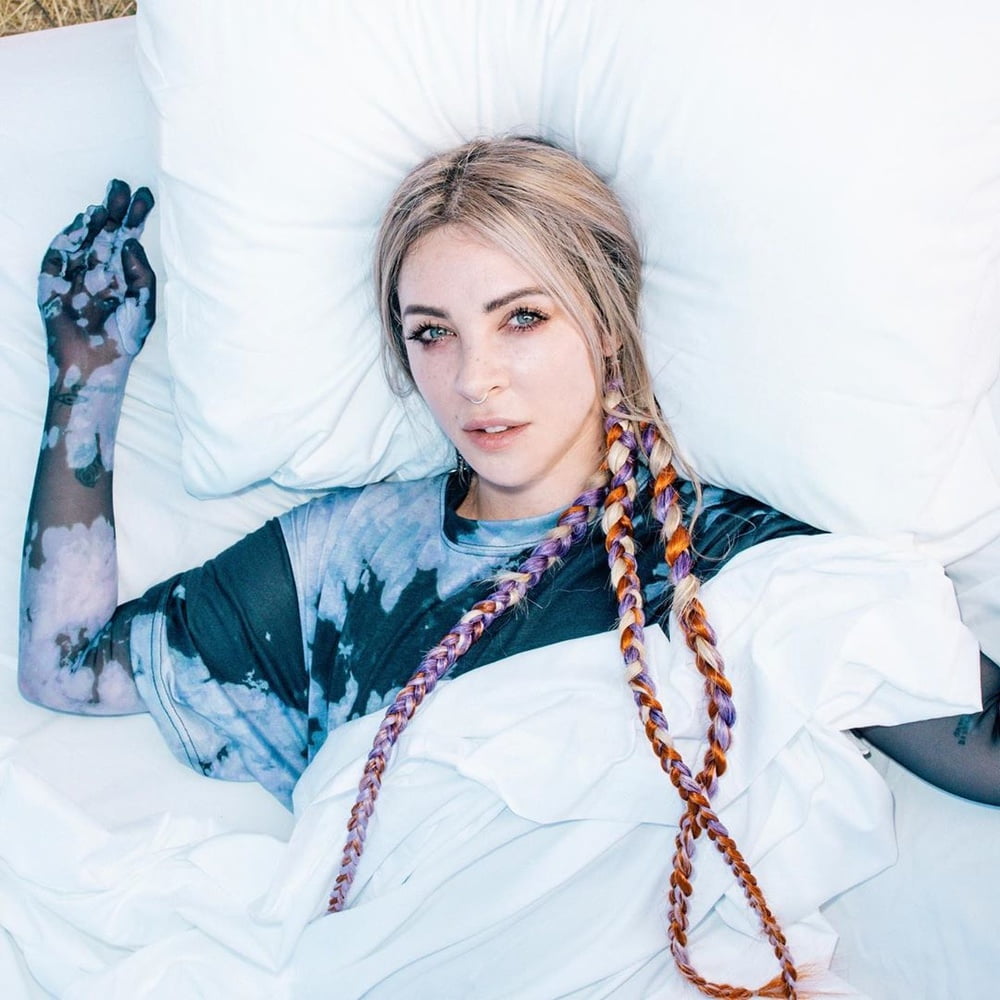 Dj alison wonderland
 #90010388