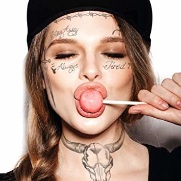 Mujeres con tatuajes en la cara.
 #91270450