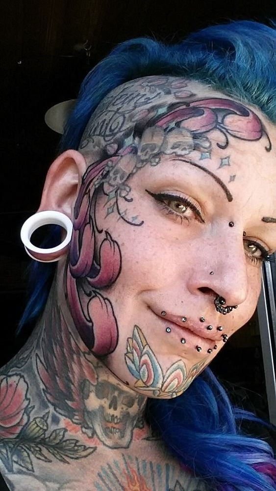 Gesicht Tattoo Frauen.
 #91270505