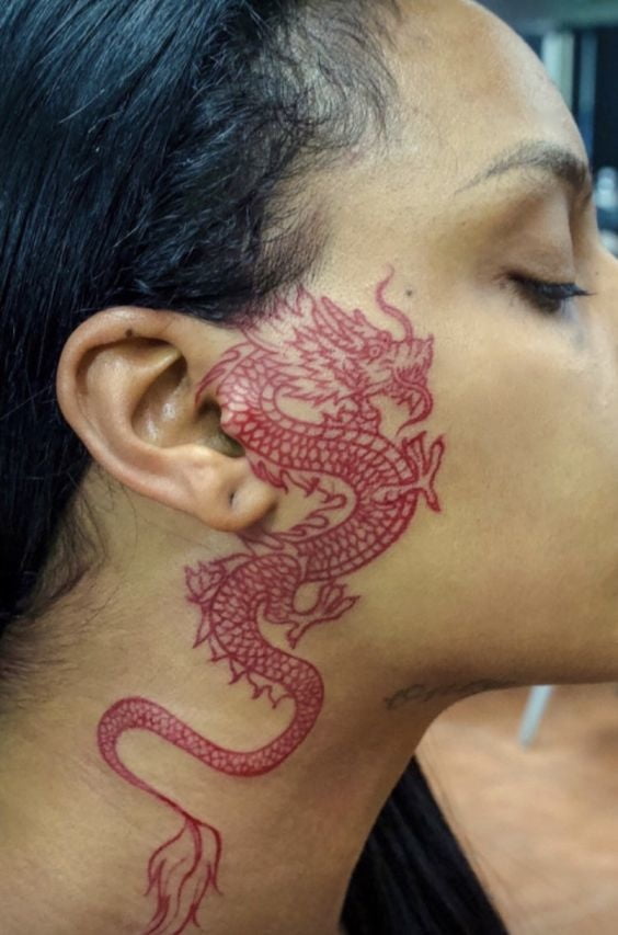 Mujeres con tatuajes en la cara.
 #91270807