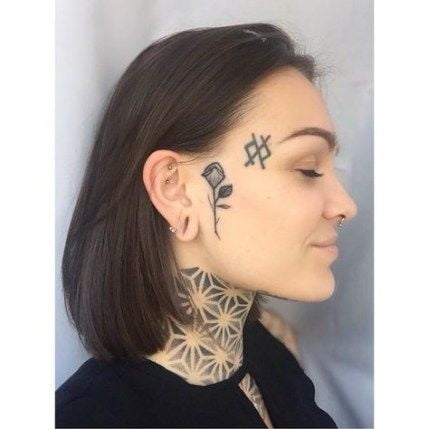 Mujeres con tatuajes en la cara.
 #91271000