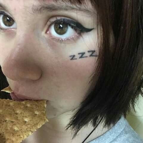 Mujeres con tatuajes en la cara.
 #91271016