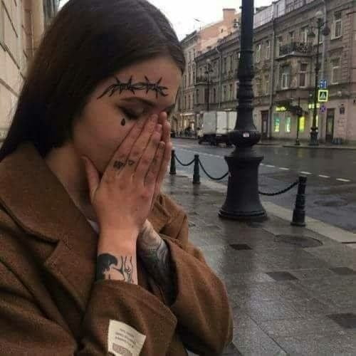 Mujeres con tatuajes en la cara.
 #91271062