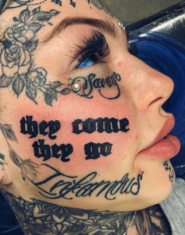 Mujeres con tatuajes en la cara.
 #91271083
