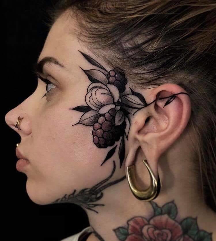 Mujeres con tatuajes en la cara.
 #91271092