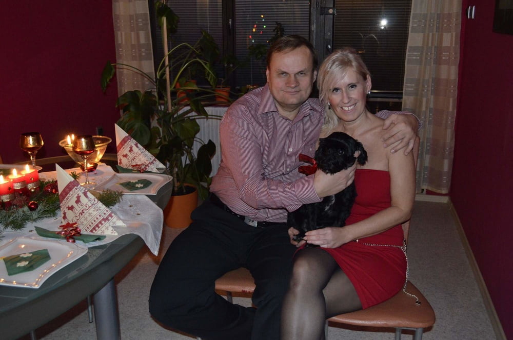 ブロンドの熟女が露出した写真を見つけた
 #101984524