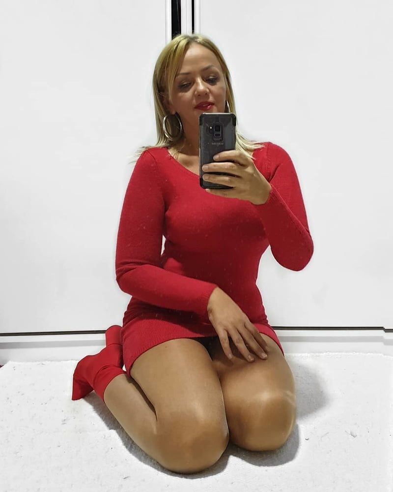 Sonja maturo amatoriale in nylon fa selfie
 #99768311
