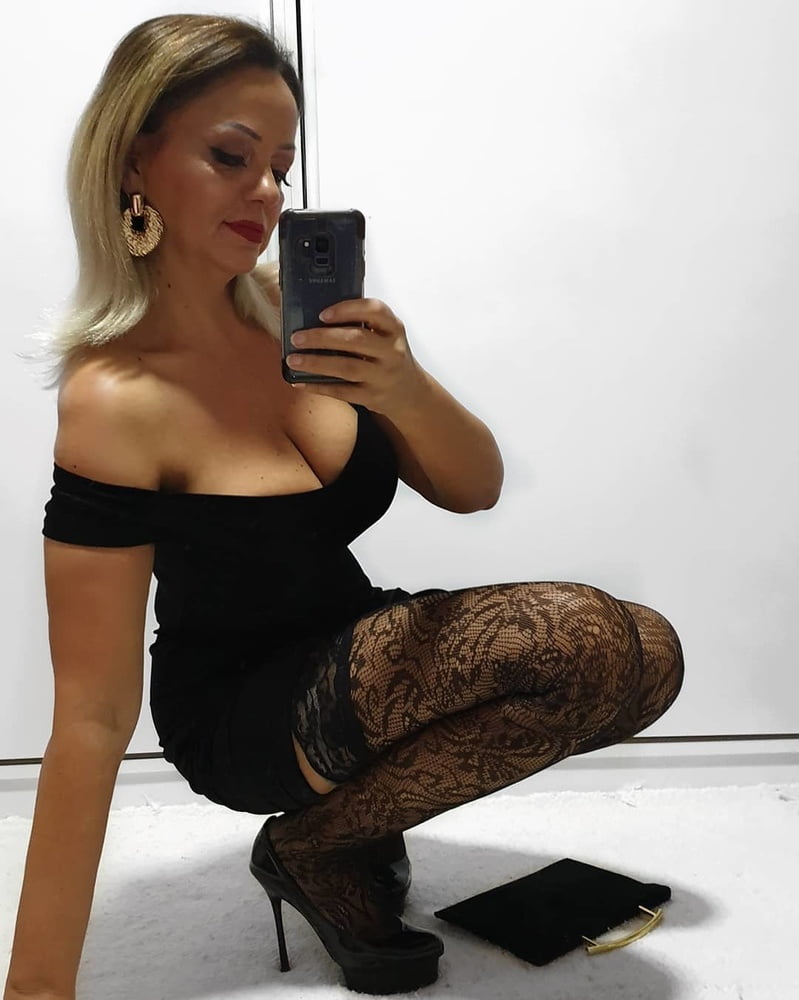 Sonja maturo amatoriale in nylon fa selfie
 #99768322